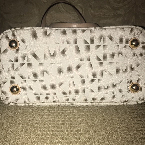 Authentic Michael Kors purse - Picture 4 of 11